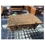 PICNIC BASKET W CONTENTS