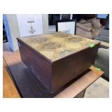 WOOD RISER / STAND / SMALL TABLE