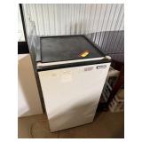 WHIRLPOOL FRIDGE REFRIGERATOR POWERS NEEDS CLEANED