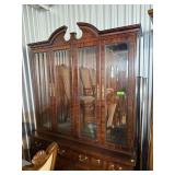 LARGE VINTAGE THOMASVILLE MAHOGANY CHINA CABINET