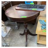 VINTAGE FEDERAL ROUND ACCENT LAMP FOYER TABLE