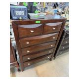 UPRIGHT CHEST OF DRAWERS / DRESSER