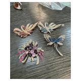 LOT OF BROOCHES
