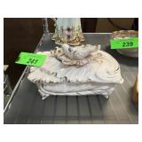 PORCELAIN LIDDED TRINKET BOX