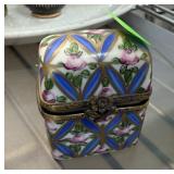 PEINT MAIN LIMOGES PERFUME BOTTLE TRINKET BOX