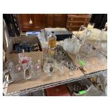 LARGE LOT OF MIXED GLASS / COLLECTIBLES