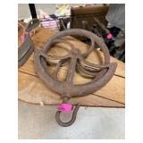 ANTIQUE #10 CAST IRON WELL PULLEY