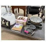 LOT OF MIXED KITCHEN BAKING PANS ETC