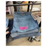 LOT OF JEANS