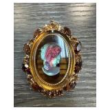 VINTAGE GLASS CAMEO BROOCH PIN