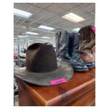 VINTAGE STETSON COWBOY HAT & TONY LLAMA BOOTS