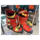 SALOMON SKI BOOTS