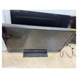 39IN INSIGNIA FLAT SCREEN TV POWERS