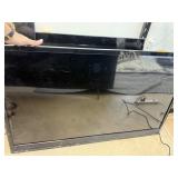 VIZIO 47IN FLAT SCREEN TV POWERS