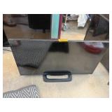 INSIGNIA 32IN FLAT SCREEN TV