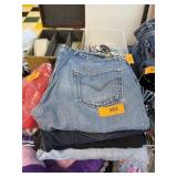 LOT OF LEVIS JEANS