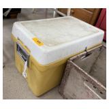 VINTAGE ICE CHEST COOLER