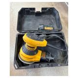 DeWalt D26451 Random Orbit Palm Sander With Case