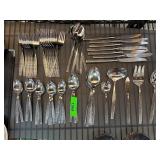 Oneida Deluxe Stainless Steel Flatware Set