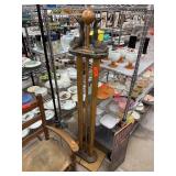 Fish Motif Floor Lamp with Wooden and Metal Detail Fish Motif Floor Lamp with Wooden and Metal Detail