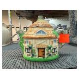 Cottage-Style Ceramic Teapot with �Made in Japan� Cottage-Style Ceramic Teapot with �Made in Japan�