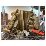 1964 Universal Statuary Gold-Toned Violin Bookends 1964 Universal Statuary Gold-Toned Violin Bookends