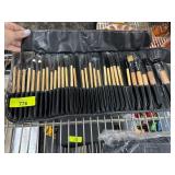 New 24-Piece Makeup Brush Set with Black Case