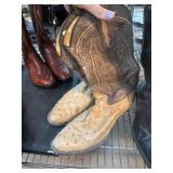 Menï¿½s Ostrich Leather Western Boots with Two-Tone