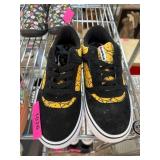 Airwalk Boys Size 6 Black and Yellow Skate Shoes