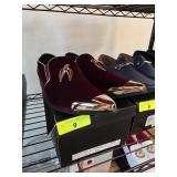 Menï¿½s Wine Velvet Dress Shoes with Gold Accents, S