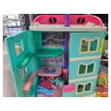 Toy Playset With Turquoise Exterior and Accessorie