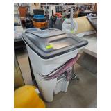 Commercial Plastic Trash Bin with Lid