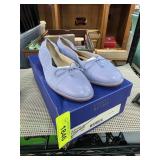 Stuart Weitzman Lavender Suede Snuggle Flats, Size