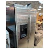 General Electric Side-by-Side Refrigerator With Ic