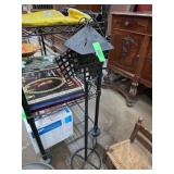 Metal Standing Bird Feeder With Lattice Design