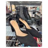 Black Oï¿½Daisy Heels With Block Heels