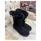Black Faux Fur Lined Winter Boots with Size 9 Mark