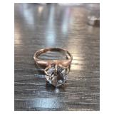 10K Gold Ring with Clear Stone, Size 7 2.3g
