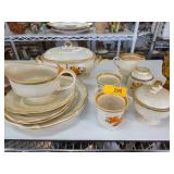 Mikasa EC 400 Dinnerware Set With Floral Design