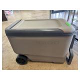 Igloo Rolling Cooler With Hinged Lid