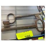 Rustic Metal Antique-Style Keys