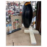 Decorative Lot with Religious and Artistic Items