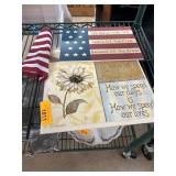 Patriotic Wall Dï¿½cor and Fabric Flag Set