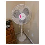 Living Solutions White Oscillating Pedestal Fan