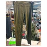 Time and Tru Green Pants, Made in Vietnam
