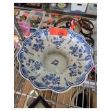 Hand-Painted Delfts Blue Floral Porcelain Bowl