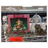 Christmas-Themed Decorative Lot