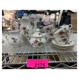 Chodziez Porcelain Tea Set With Floral Design