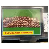1962 Topps Cleveland Browns Team Card #37