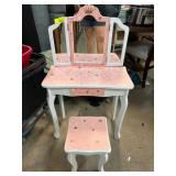 Pink Vanity Set With Stool and Mirrors